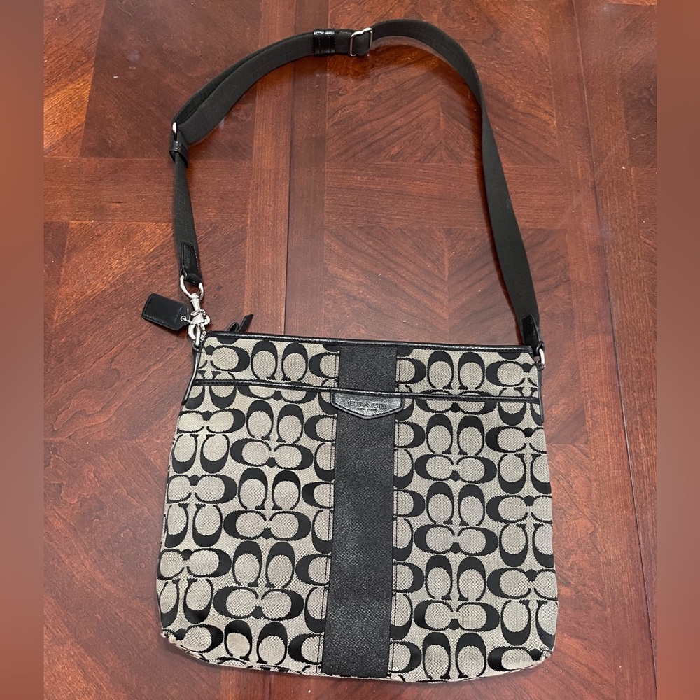 Coach Signature Crossbody Bag – Black & Khaki Canvas, Adjustable Strap
